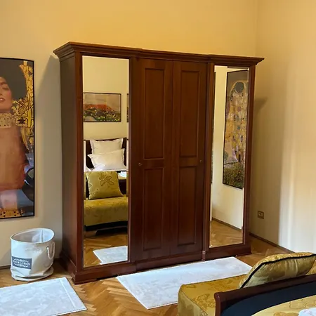 Charming & Lovely Downtown Apartment