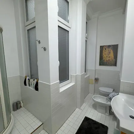 Charming & Lovely Downtown *