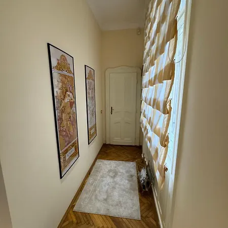 Charming & Lovely Downtown *