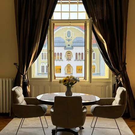 Charming & Lovely Downtown Apartment *